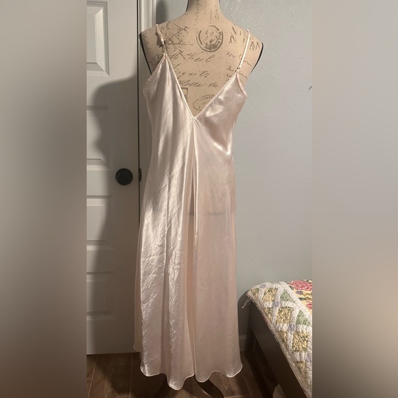 Vintage Alexandra Nicole long peach nightdress Satin like Robe and Nightgown Set - Picture 6 of 9